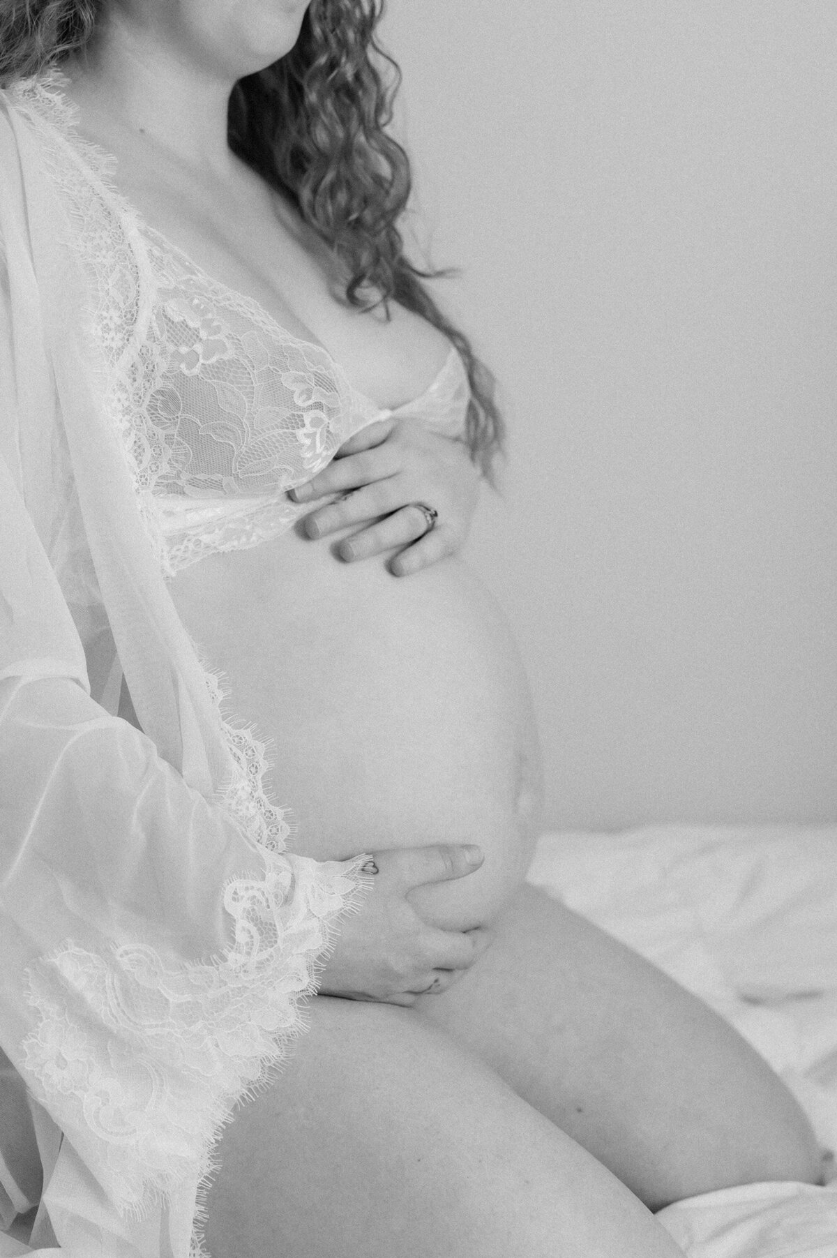 intimate-maternity-boudoir-session-16