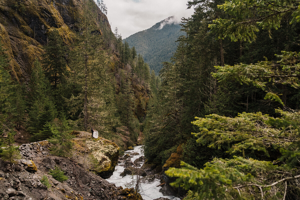 hiking-elopement-canyon-olympic-national-park-amy-galbraith