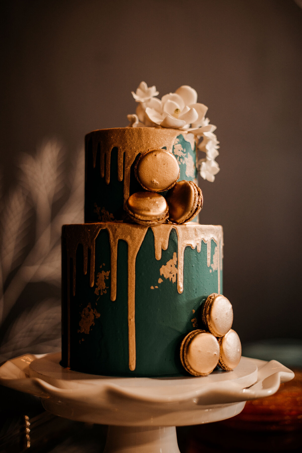 brightside-venue-dayton-ohio-wedding-photographer-videographer-rachel-bakes-cake-green-gold-2