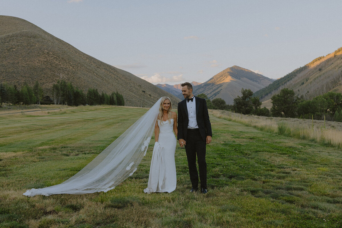 trail-creek-cabin-sun-valley-timeless-wedding-sneaks-215_websize