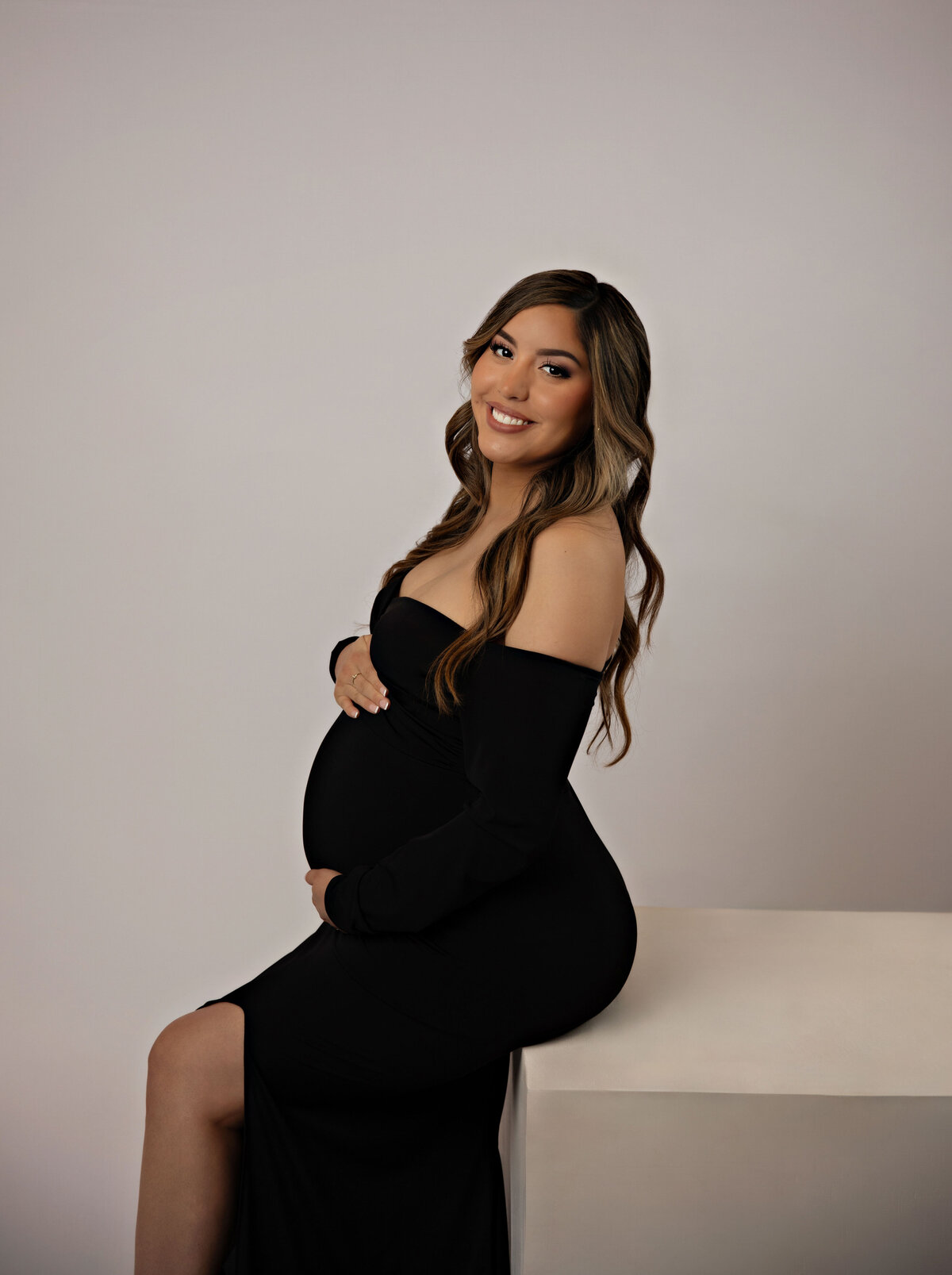maternity photography session photo shoot modern best san antonio texas photograhers gorgeous mom