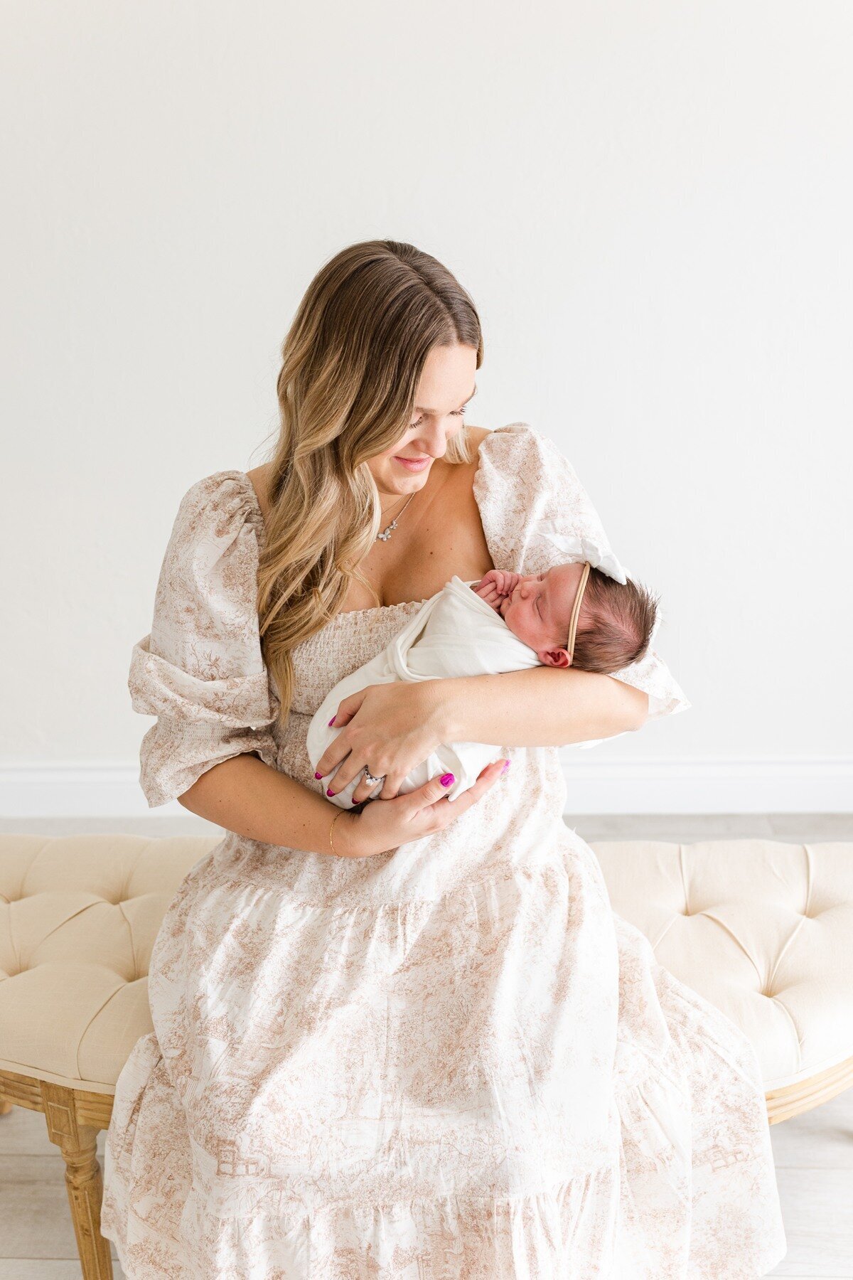 oklahoma-city-newborn-photography-mom-holding-baby-girl-studio-21