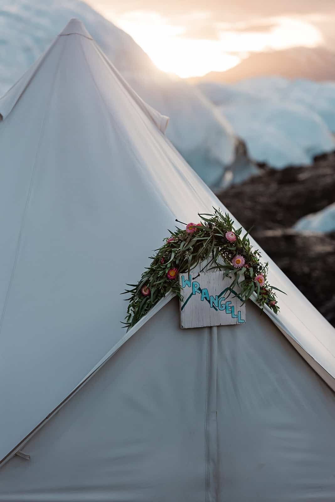 destination-elopement-planner-photographer-for-glacier-glamping-elopement-in-alaska-Soul-and-Sky-Weddings