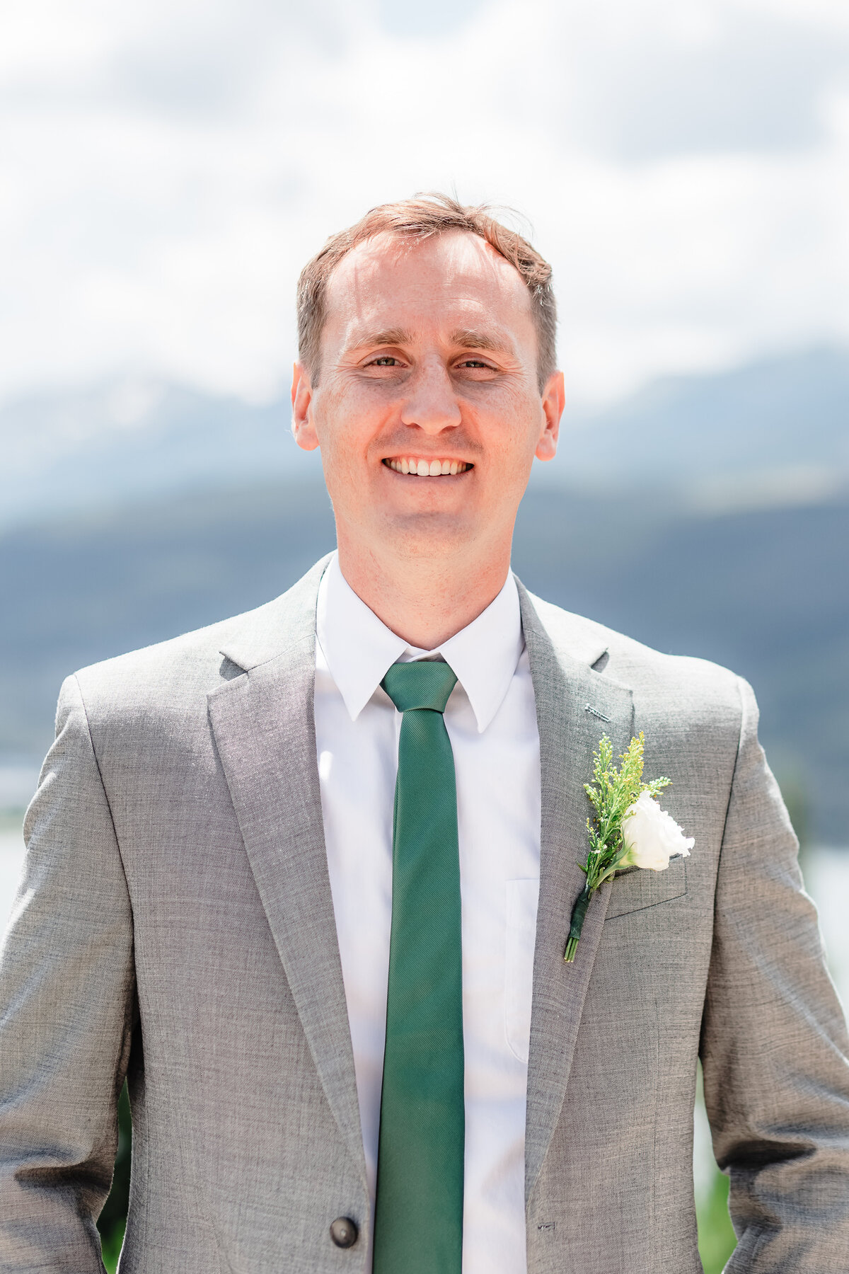 46traveling-photographer-mountains-wedding-intimate-ceremony