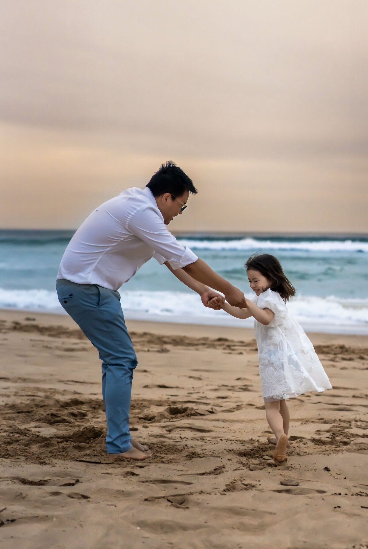 Brisbane-Family-Portrait-Boy-Girl-on-Beach-during-Sunset-08