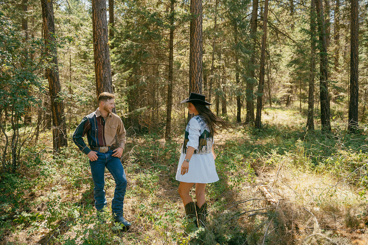 presley-gray-photo-haybale-forest-montana-elopement-8068