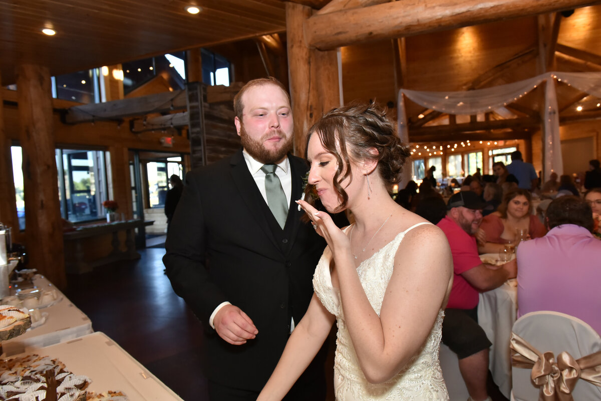 4416-Wedding at The Grands at Mulligans in Sartell Minnesota- Wedding Photographer Nicole Hollenkamp