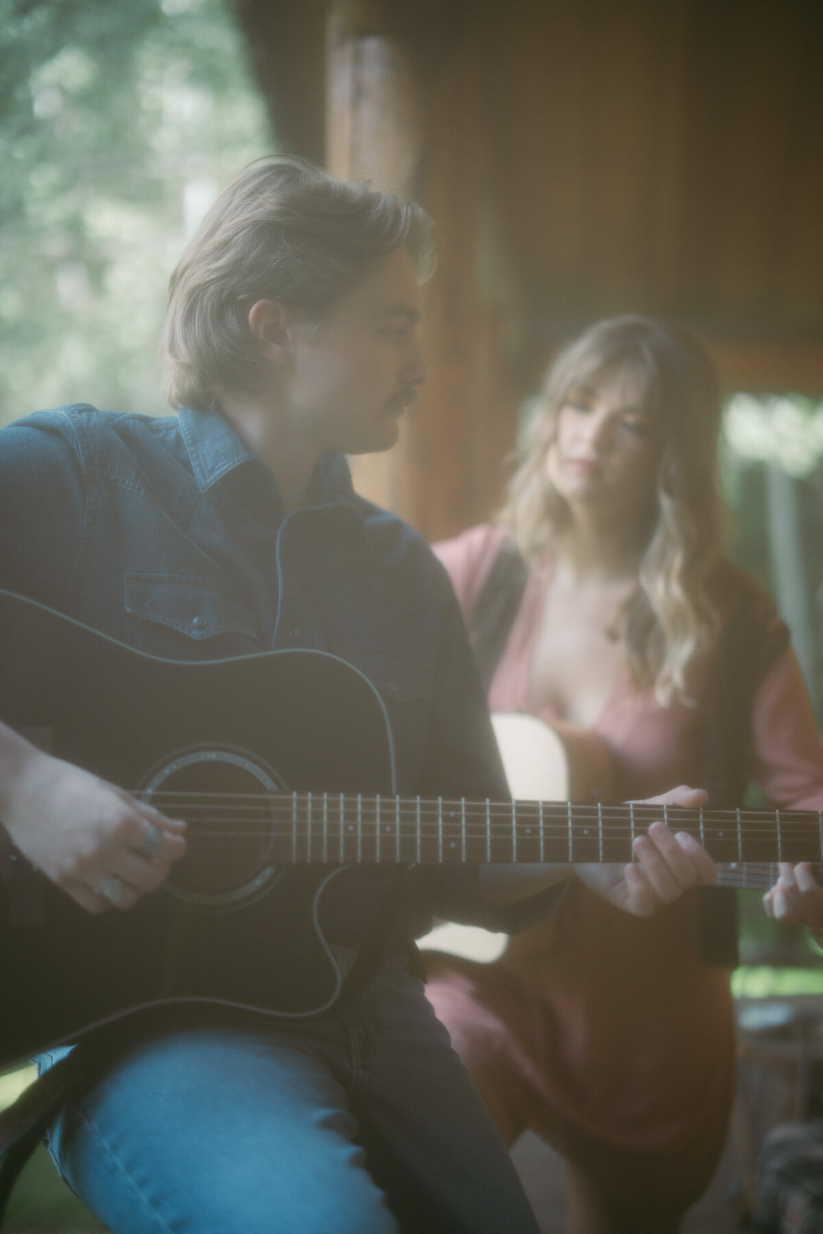 vpc-couples-vintage-cabin-shoot-70