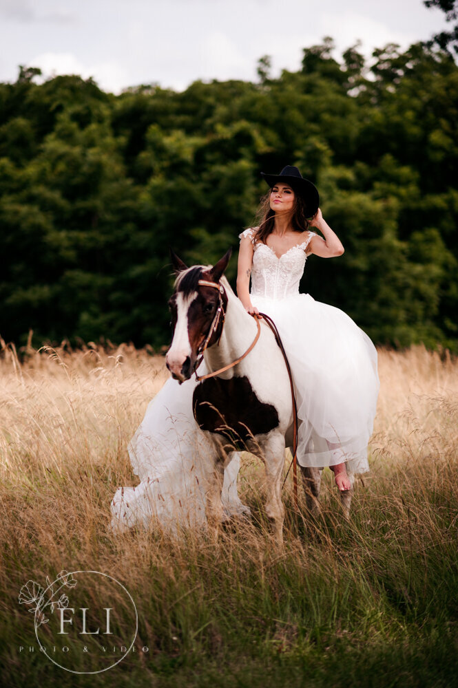 cedar bay farm wedding venue cincinnati ohio photographer videographer bride 