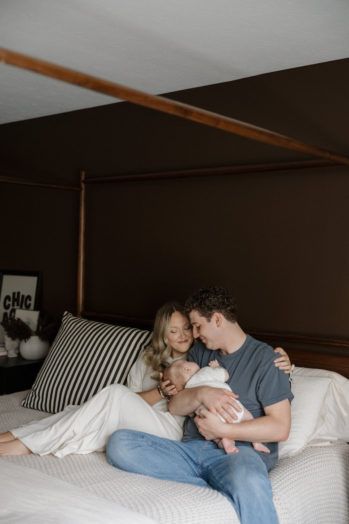 Indianapolis newborn photographer candid family portrait