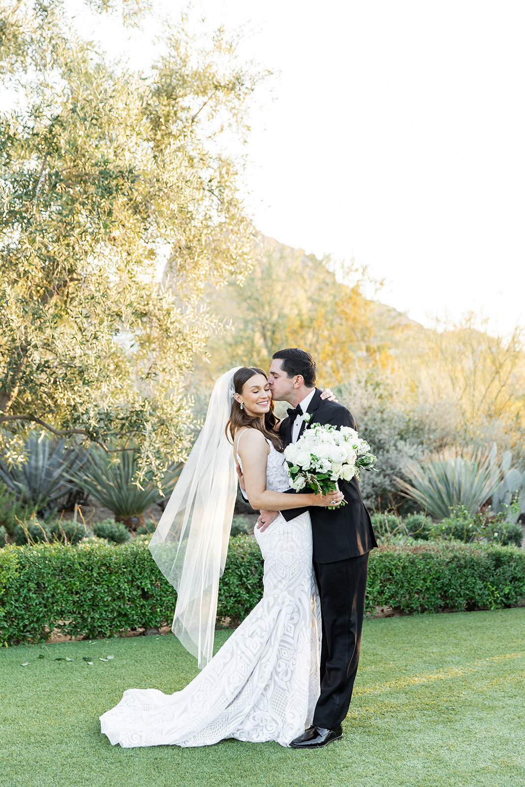 Karlie Colleen Photography - Hannah & Matt - El Chorro Wedding_ Paradise Valley Arizona - Revel Wedding Company-200