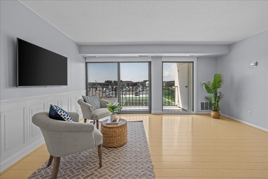 4 Living Room and Balcony