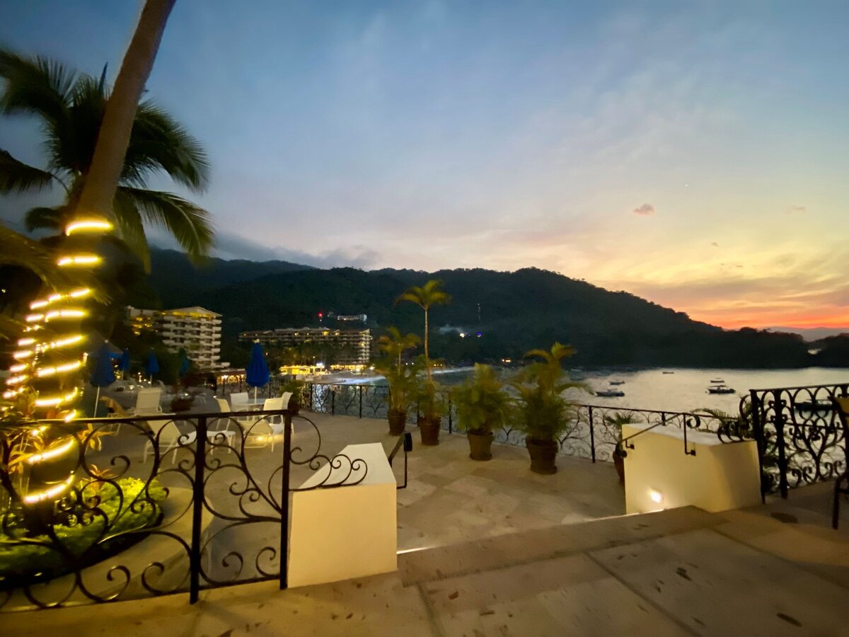 La Jolla De Mismaloya Condo terrace at night 