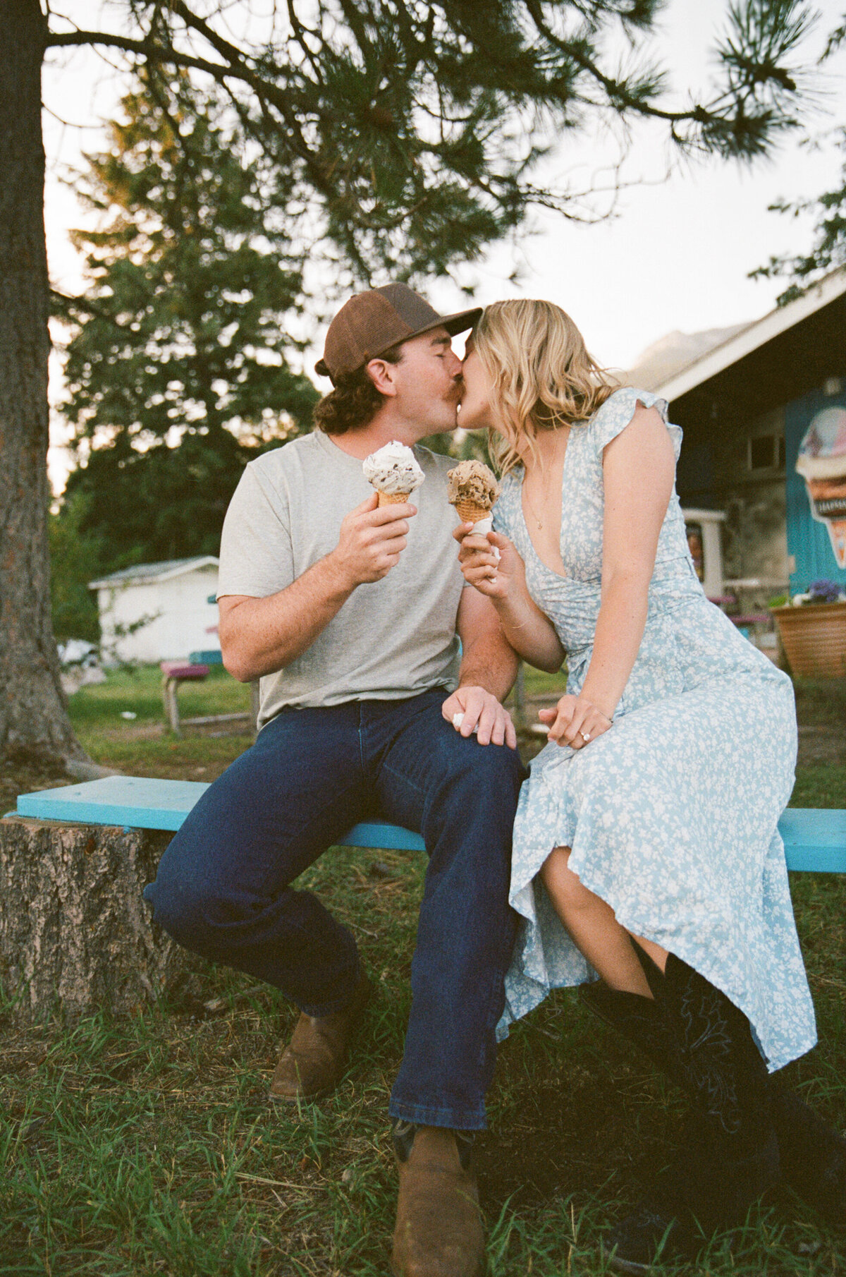 halle&evan-alberta-film-photographer-26