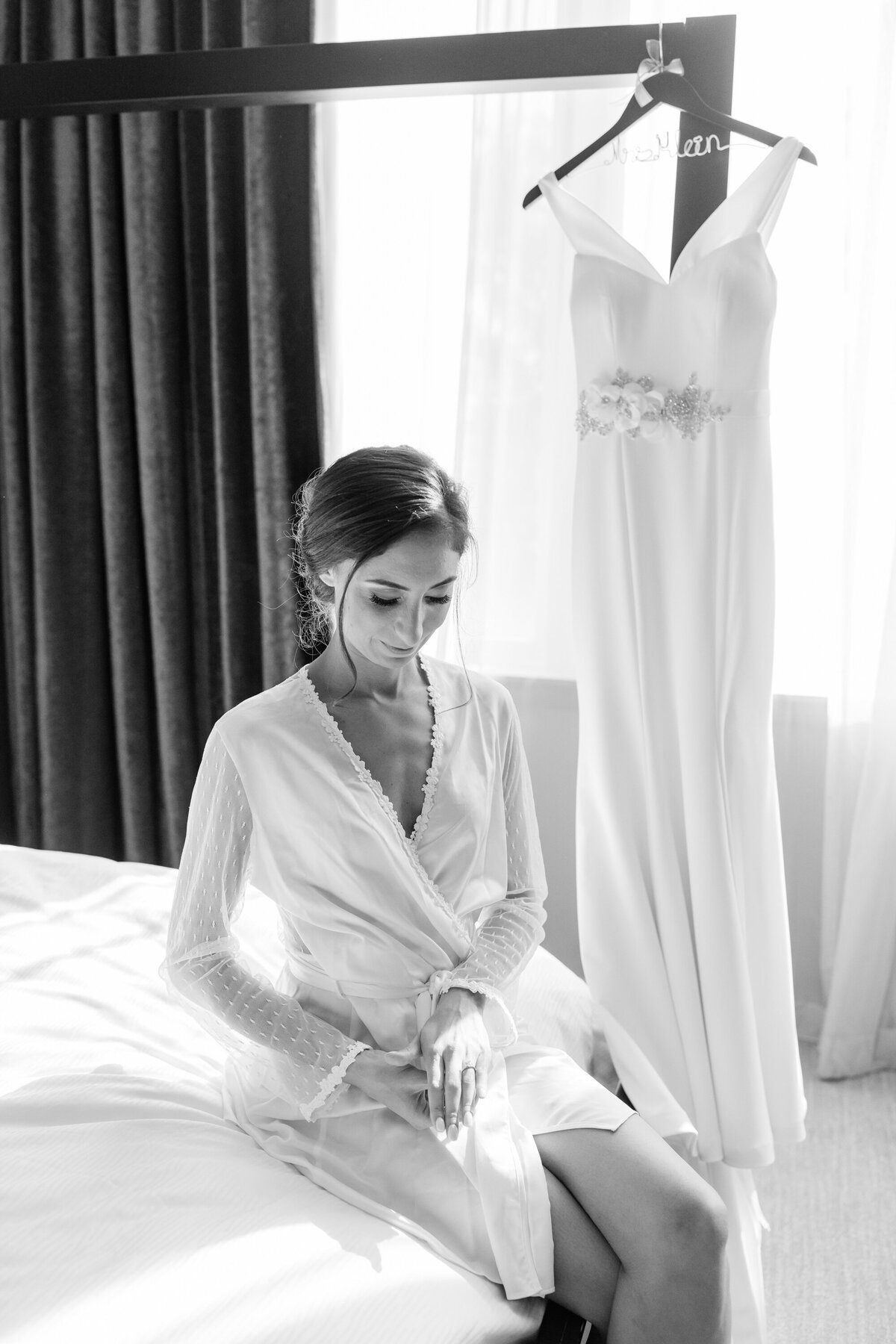 The Best Cincinnati Wedding Photographer Devau Park Monastery Skyline Hotel Covington