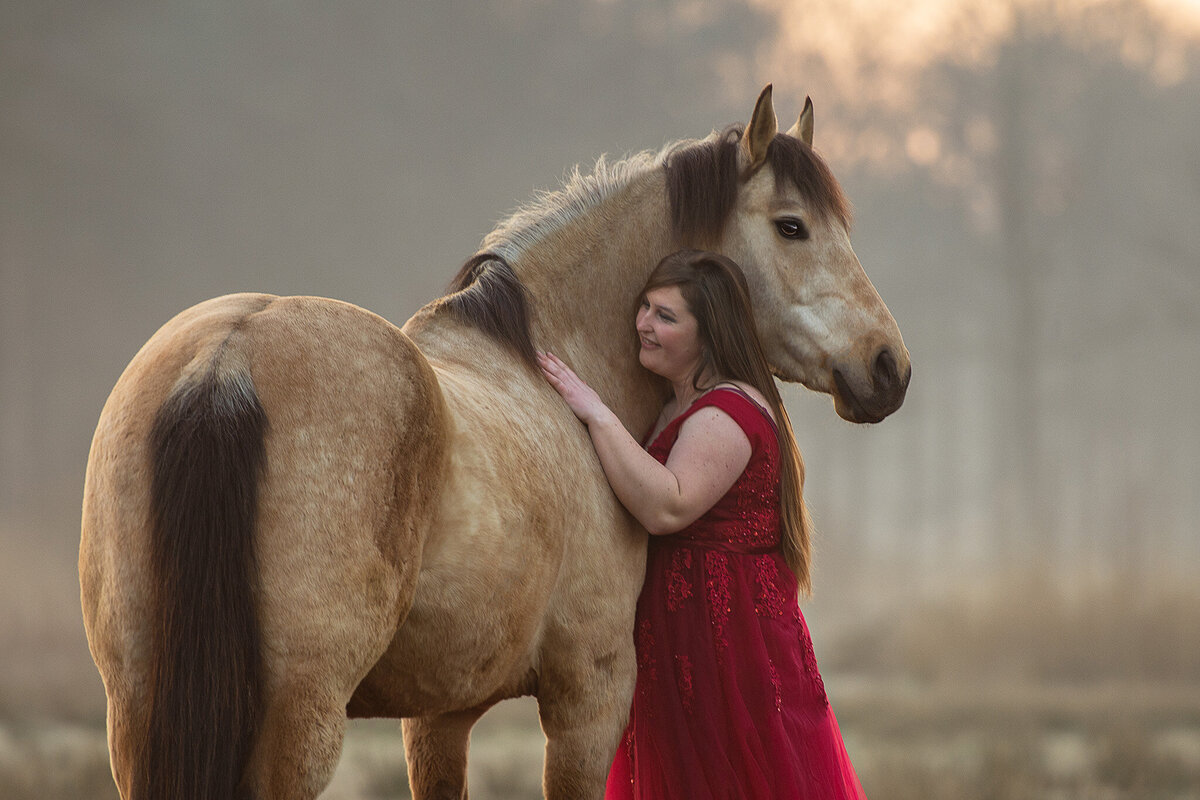 Paardenfoto - mens en paard zonsopgang