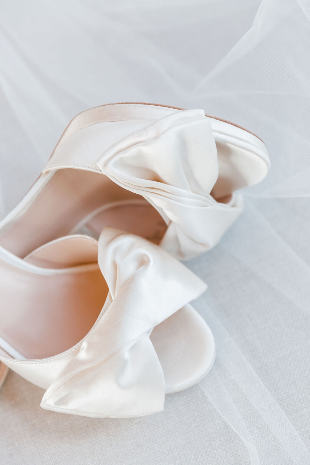 A focus on the bride's wedding shoes, combining the elements of fine art and the elegance of wedding fashion