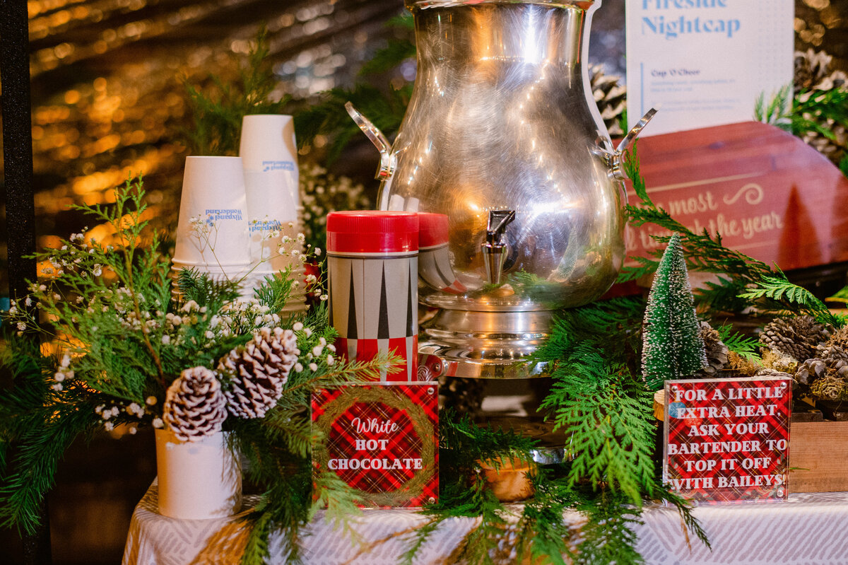 038-JOY_2816-michaela-joy-photography-corporate-holiday