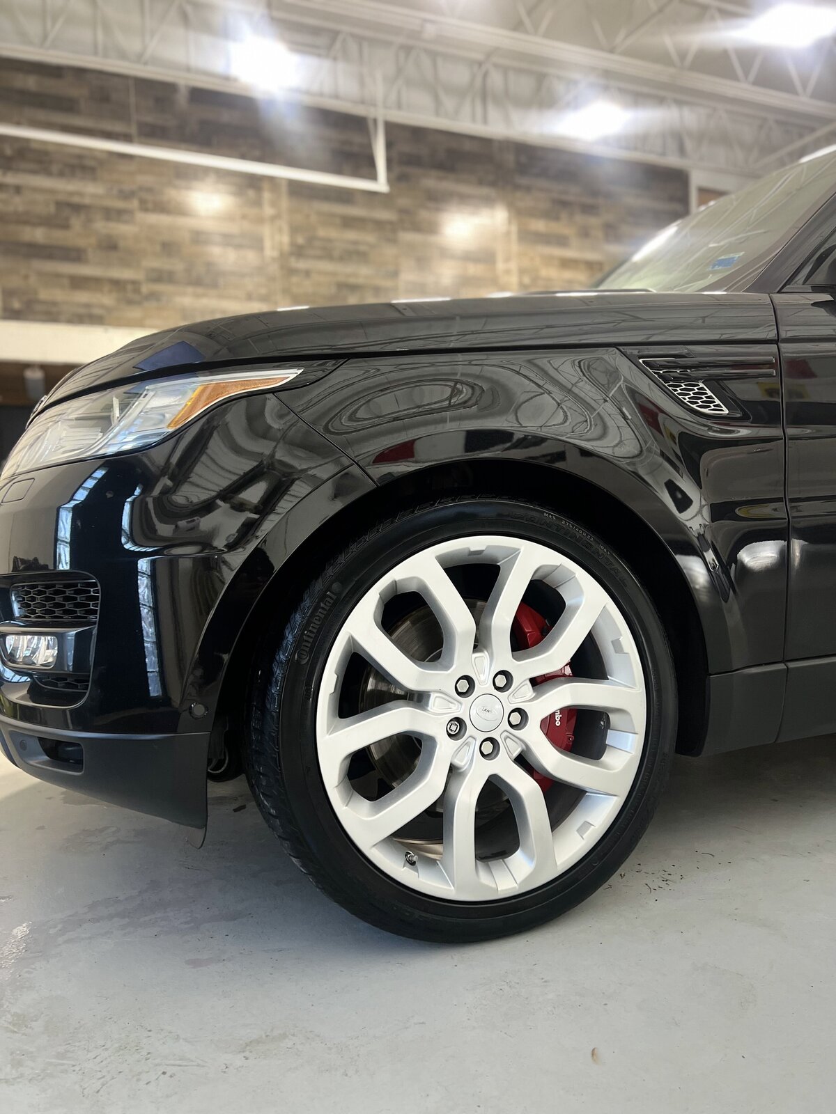 a-nice-touch-auto-detailing-paint-correction-black-range-rover-rim-polish-north-haven-ct