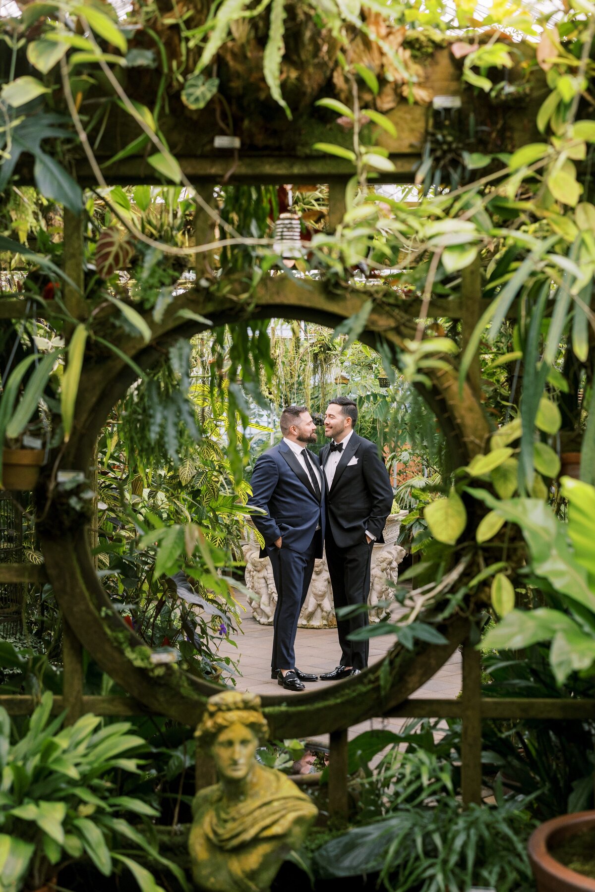 Conservatory-Flowers_Matt-Kyle_Hannah-Berglund-Photography_Sneaks-17