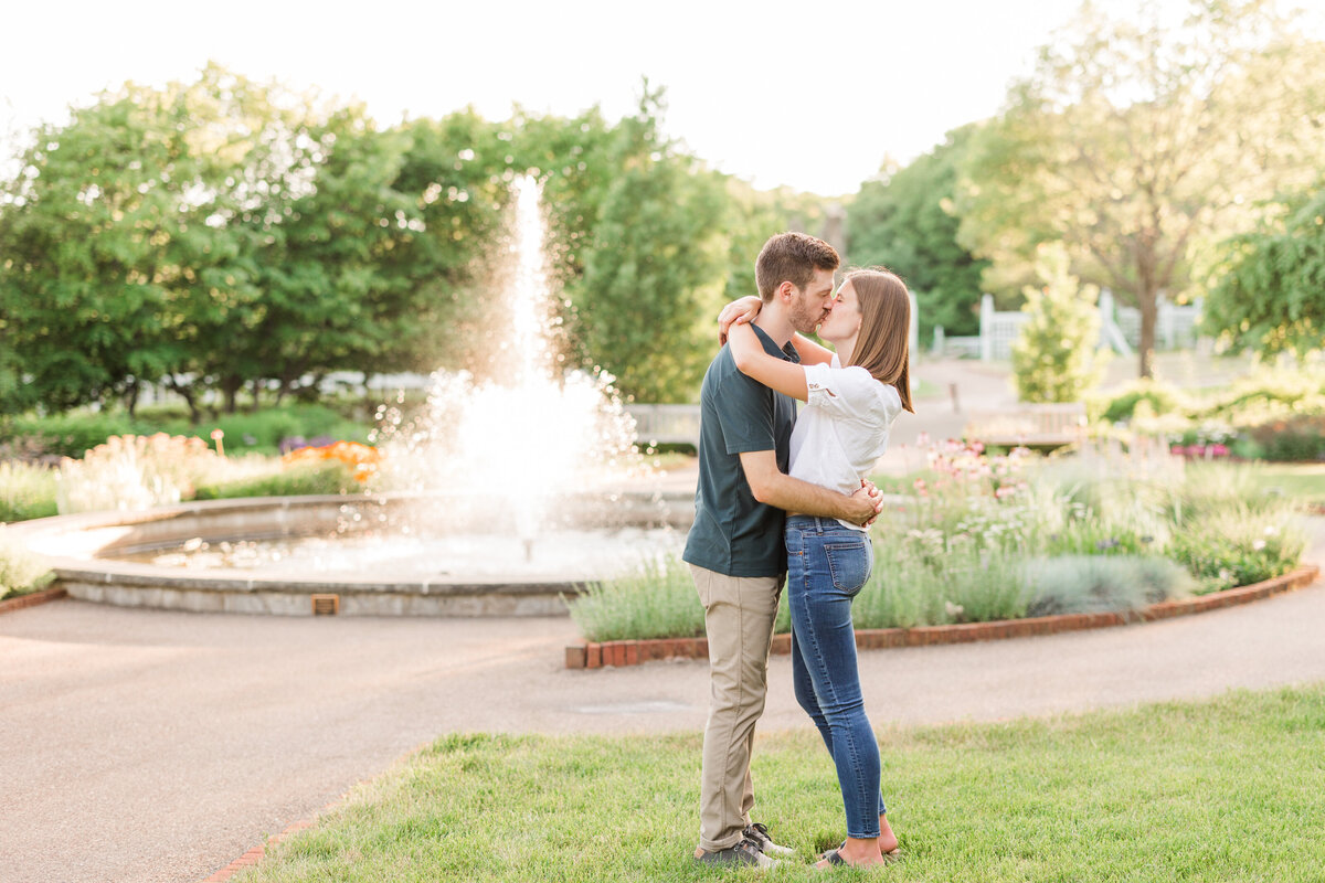 minnesota-gardens-engagement-pictures