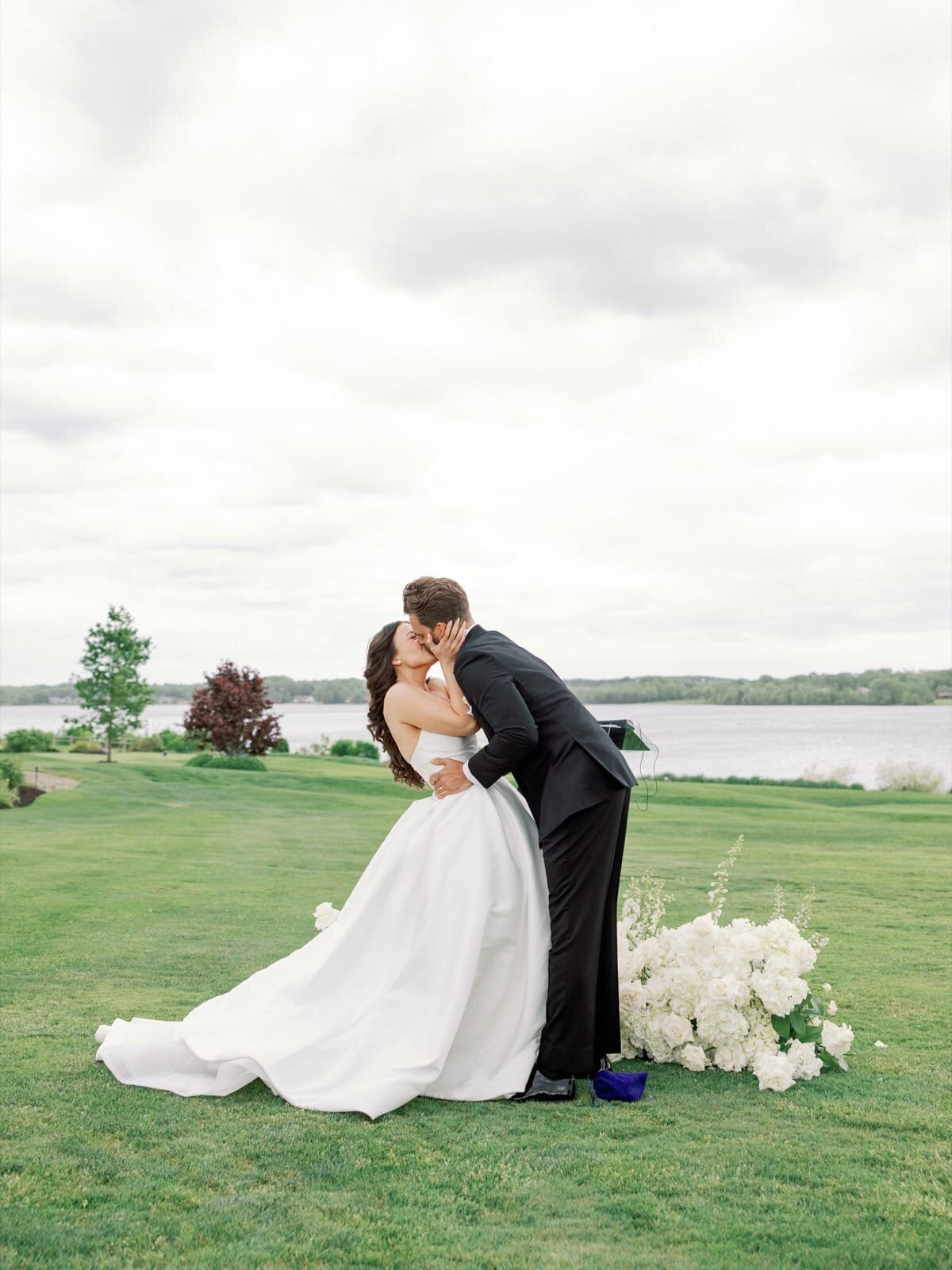 2025_05_17 Jenna + Gray Lake Club Wedding-web-00080