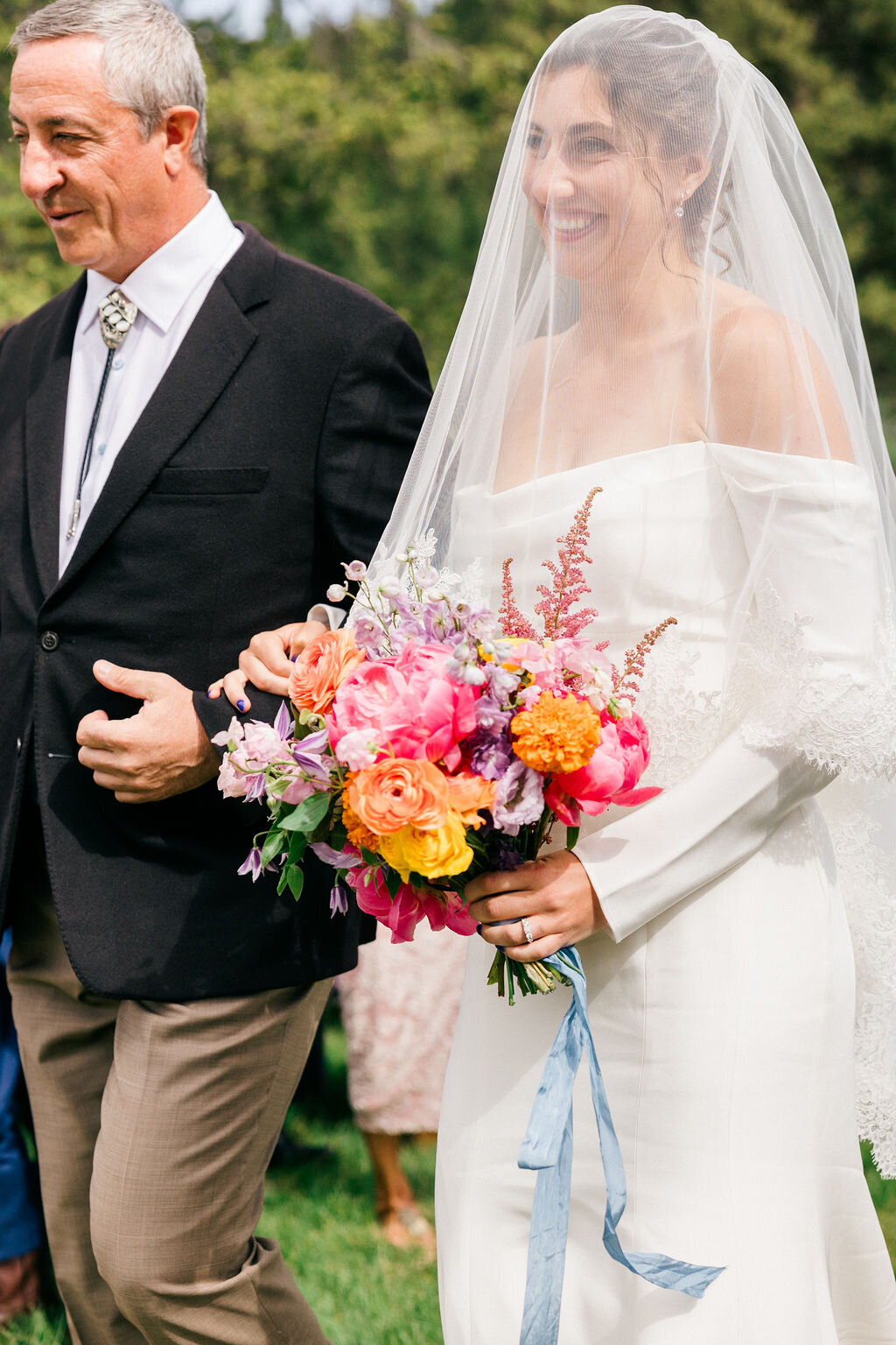 Bride walking down aisle with her dad 320 guest ranch