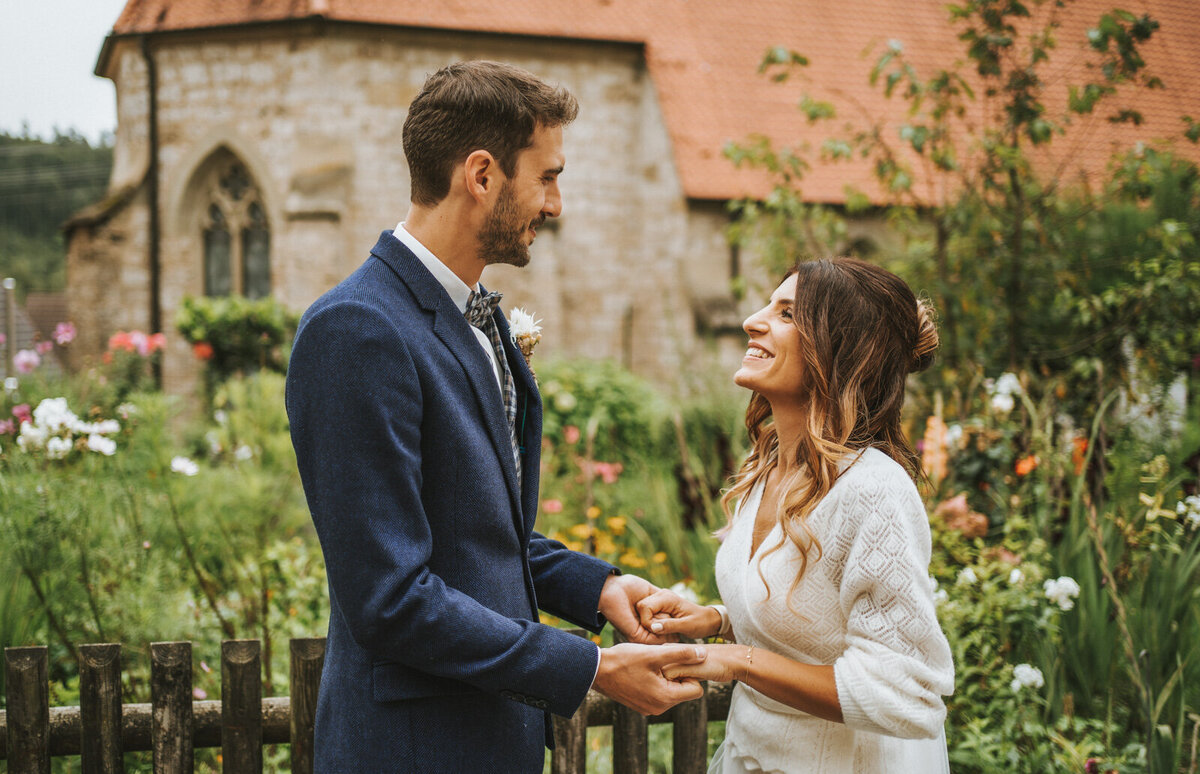 Hochzeitsfotograf-Freiburg-Hochzeitsfotograf-in-Freiburg-Hochzeit-rustikal-boho-Heiraten-Scheune-21