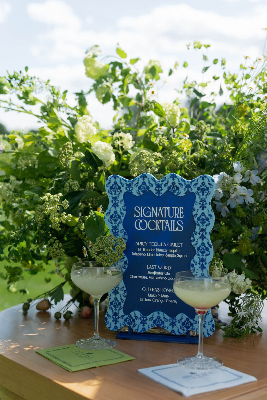 anna-jack-springvale-floral-chevy-chase-club-bar-arrangement