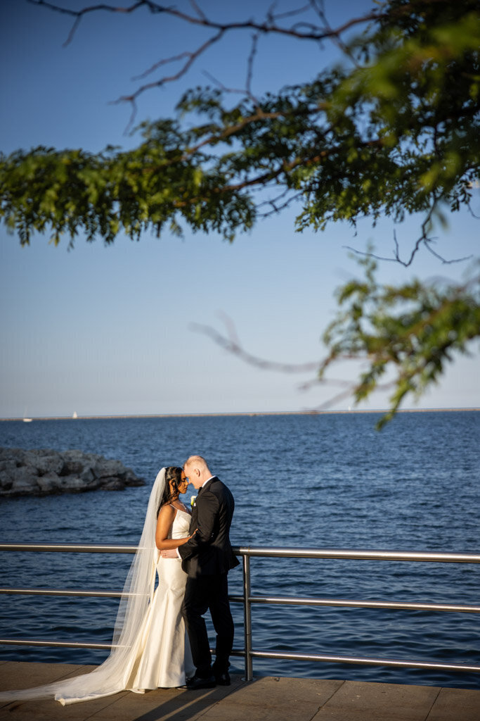 100-Milwaukee-Art-Mueseum-Wedding-Lauren-Ashley-Studios