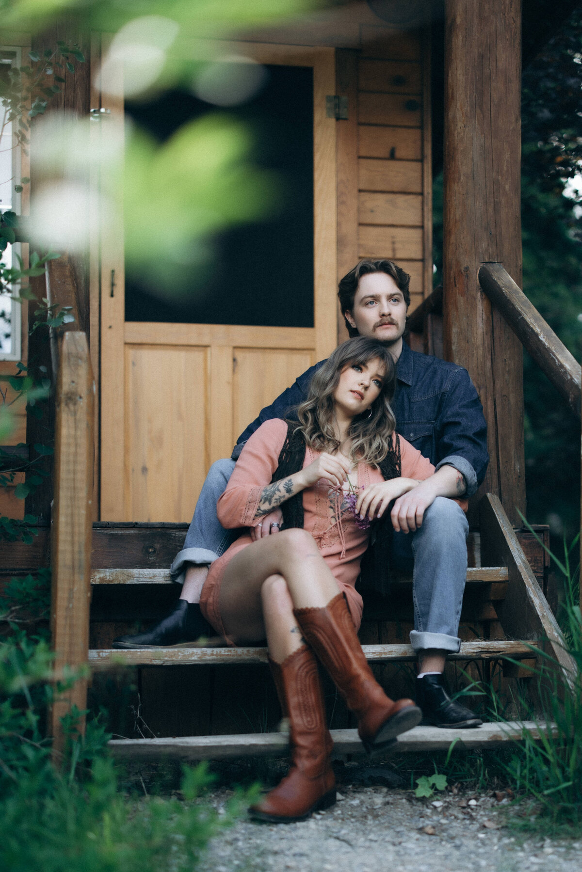 vpc-couples-vintage-cabin-shoot-37