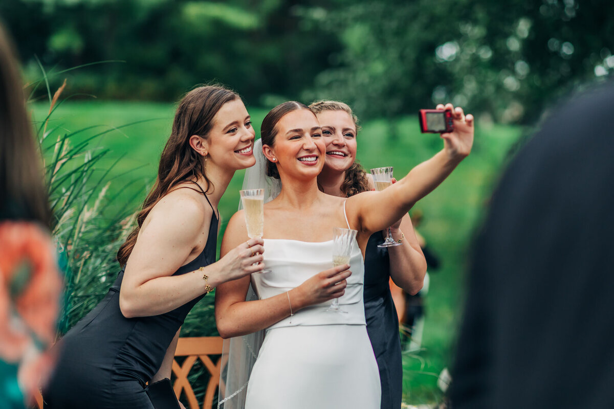 bridal-party-selfies