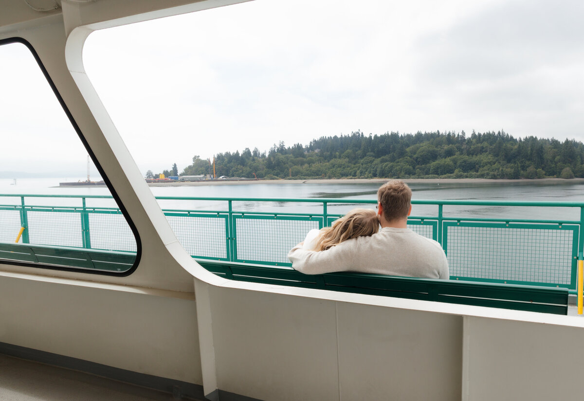 SeattleFerryCouplesPhotography98