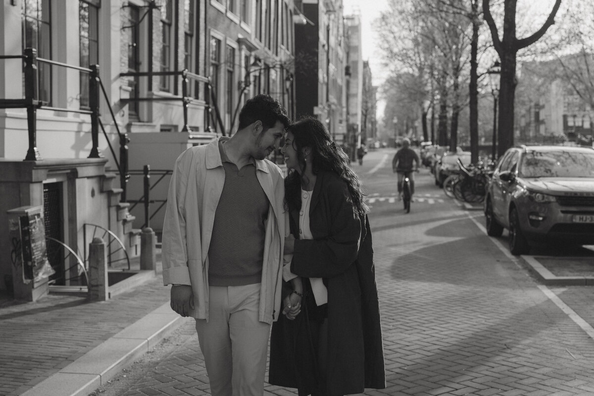 golden-hour-couple-photoshoot-amsterdam-couple-photographer-amsterdam-inhosuecapture-34