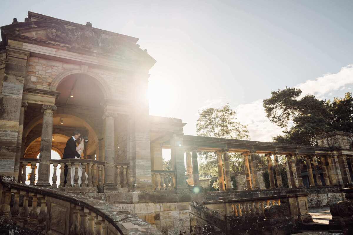 wedding-couple-hever-castle-loggia-kiss