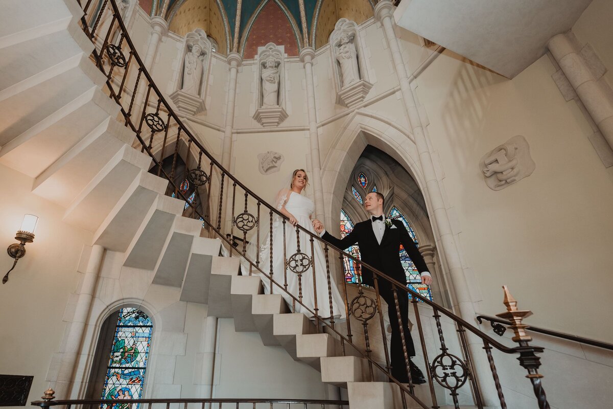bride-and-groom-stairs-candid-vintage
