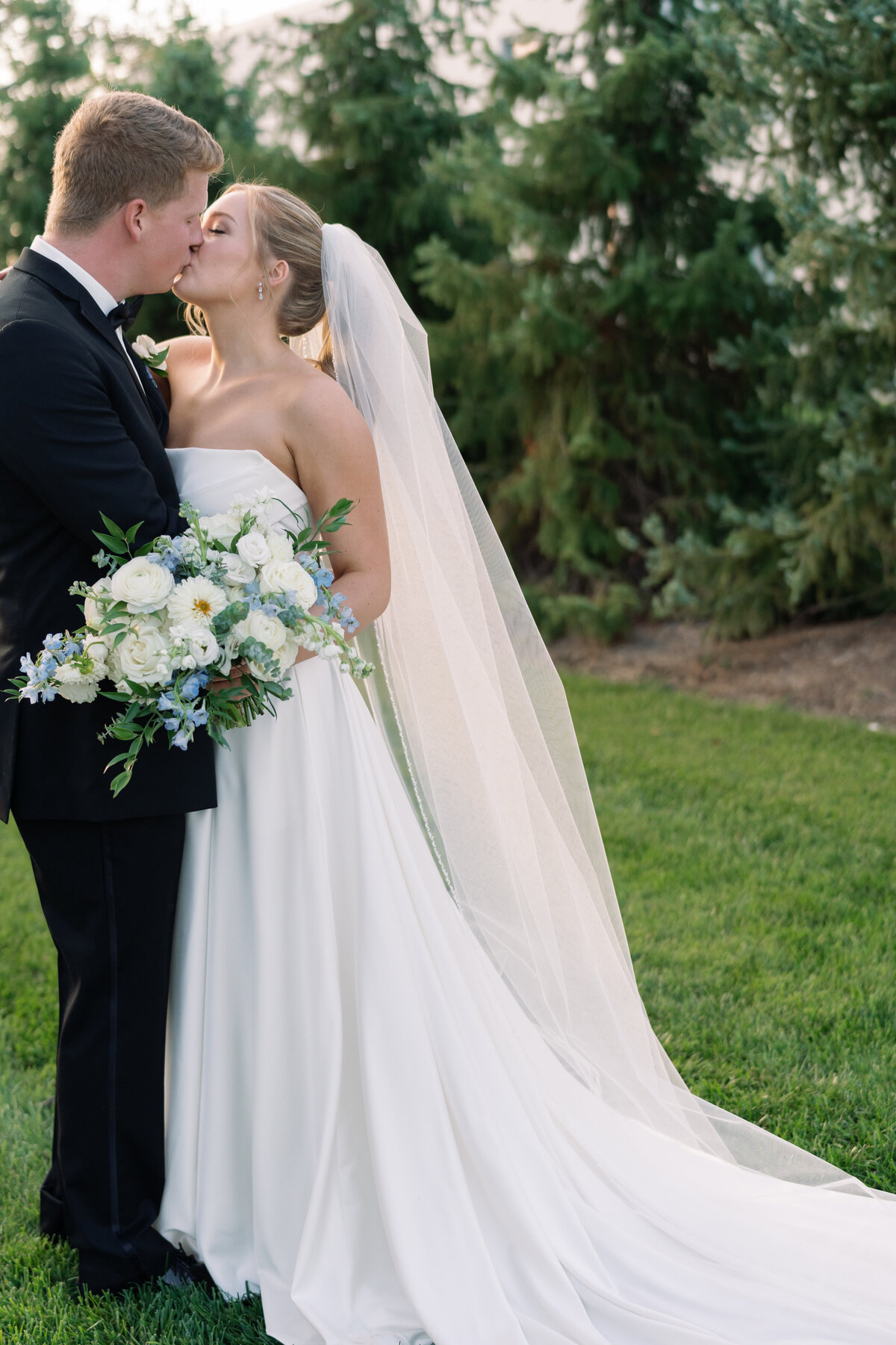 Indianapolis Garden Wedding Candid and documentary style photography64