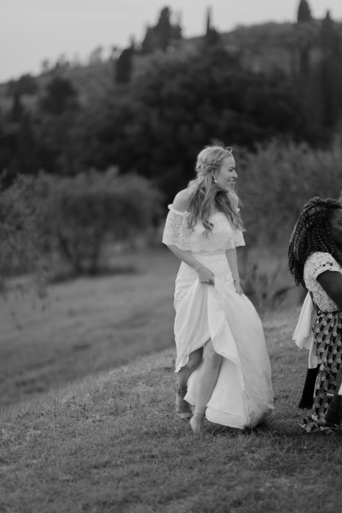 084_Tuscany_Destination_Wedding_Photographer-171_A tuscany wedding in the Chianti hills captured by Flora and Grace Wedding Photography. 