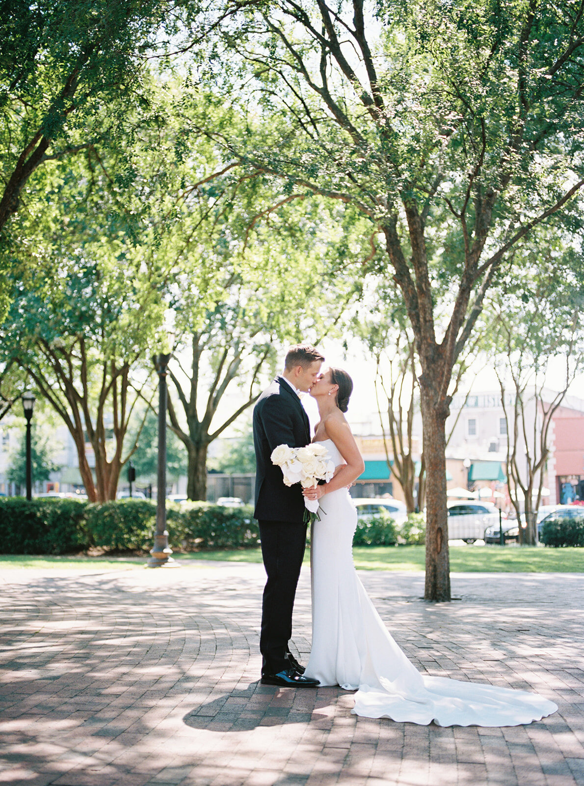 40 - LIZZIE BAKER PHOTO _ Samantha & Mike _ 7 . 16 . 22 _ The Foxglove Wedding _ Atlanta Film Photographer