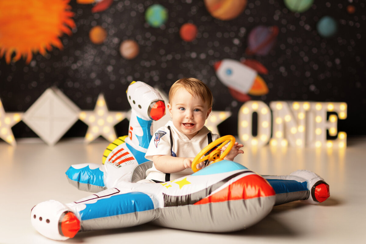 Best NW Arkansas cake smash photographer, cake smash photography near me, baby birthday photoshoot NW Arkansas