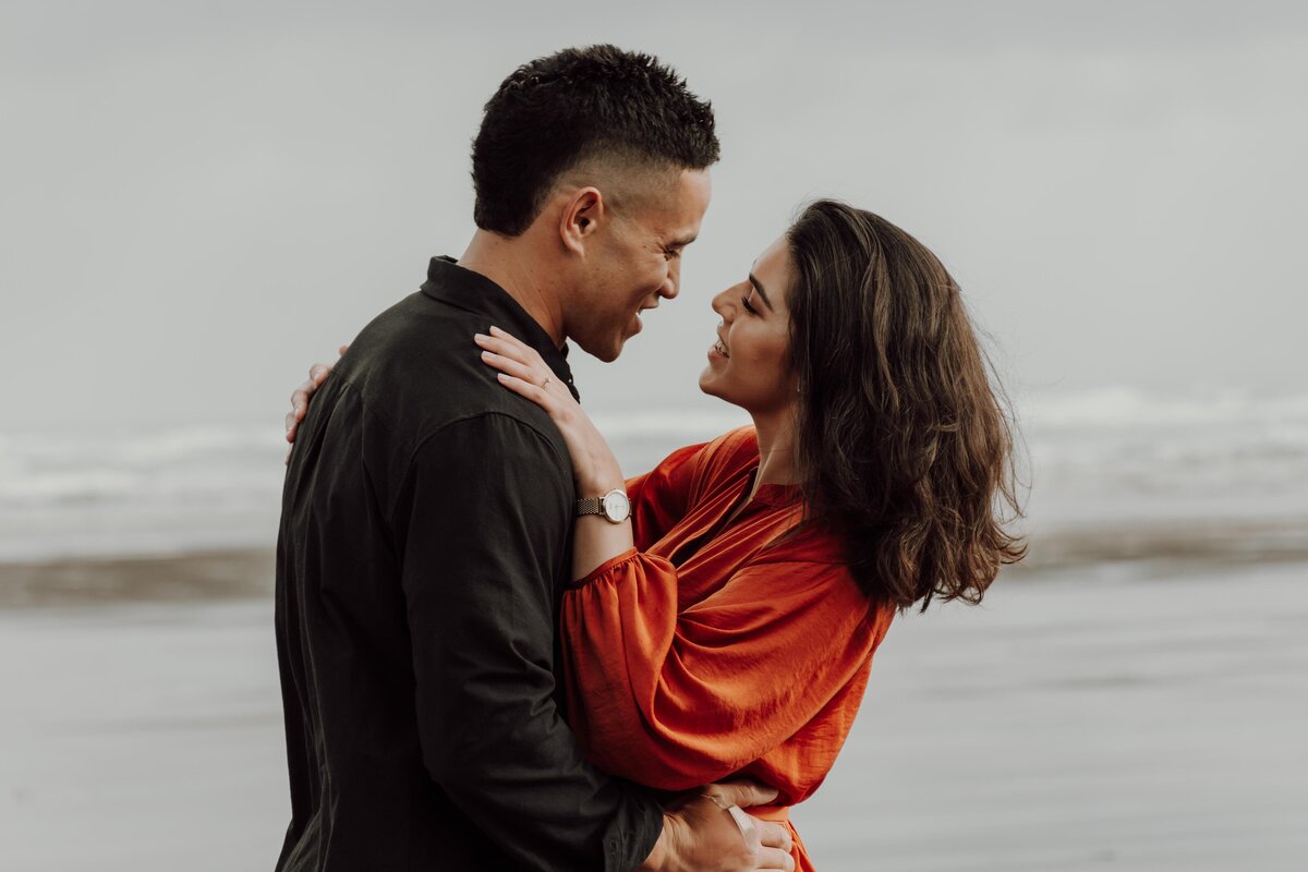 SunsetengagementphotoshootatMuriwaiBeachinAucklandNewZealand-www.zanthevorsatzphotography(5)