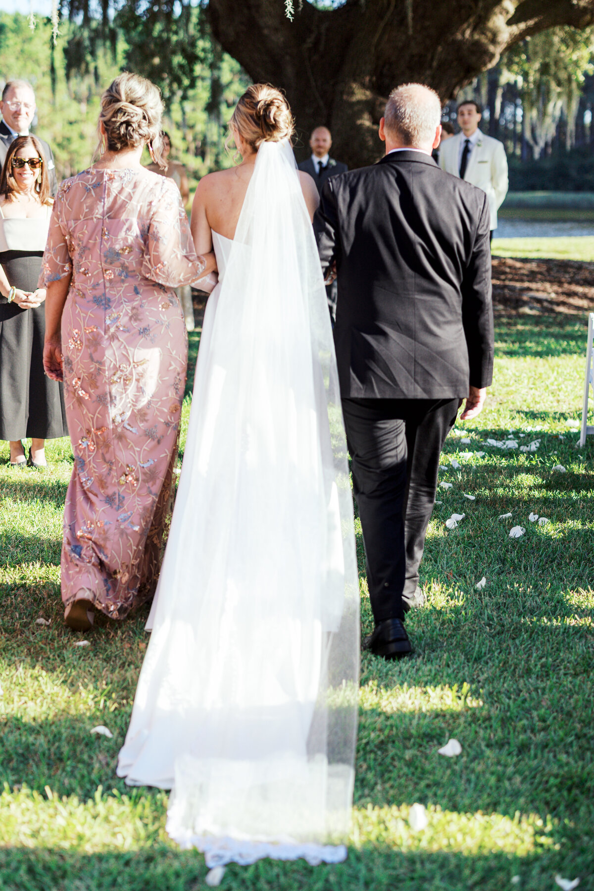 Bride walks down the aisle in Charleston
