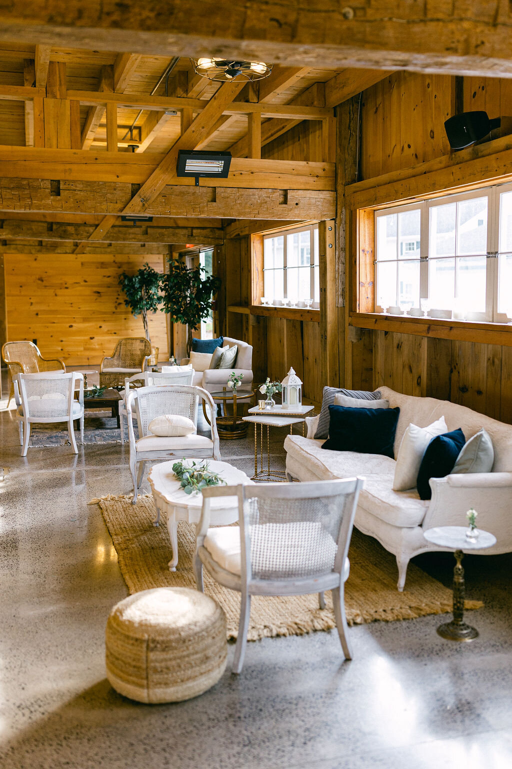 barn-dance-lounges-wedding-upstate