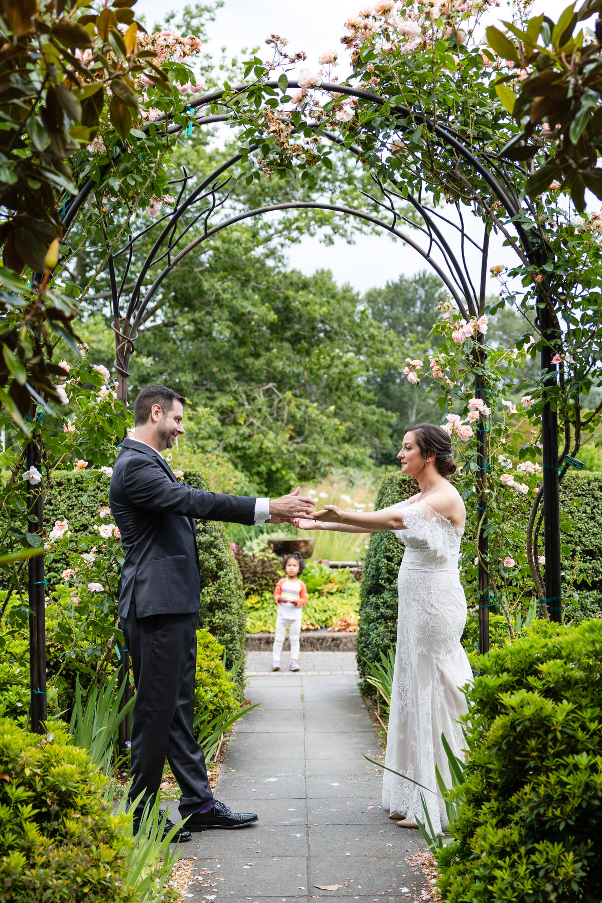 uw-center-for-urban-horticulture-outdoor-wedding-venue-seattle-wedding-photographer-009