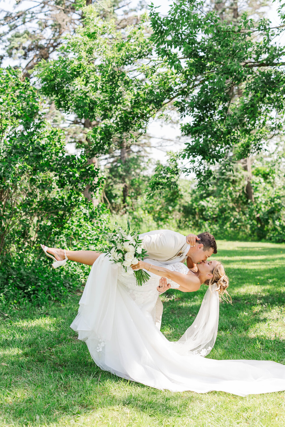 traverse-city-wedding-photographer-couple-dip-kiss-photo