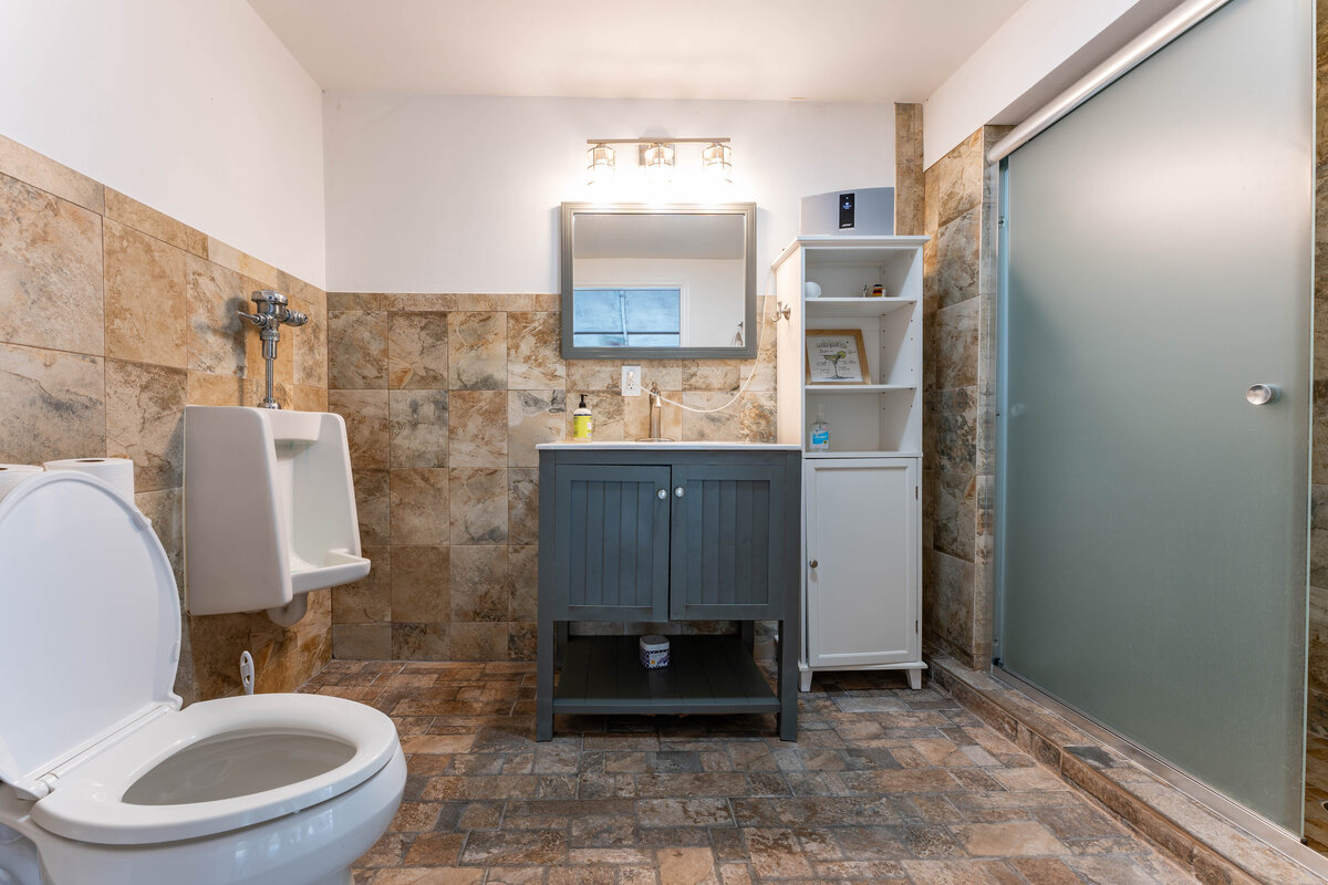 Bathroom 2 (1)