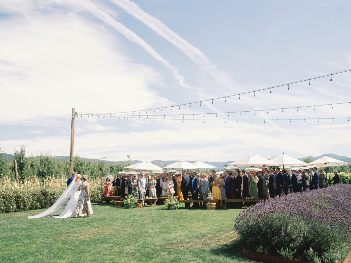 the-orchard-wedding-photos-by-the-tenneys-photography-in-hood-river-oregon-20