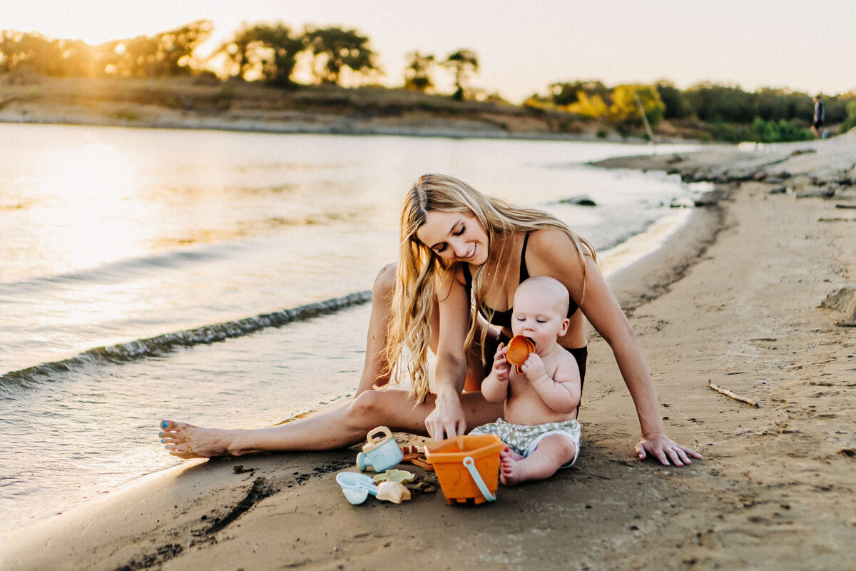 Dallas Lifestyle Family Photographer Mommy and Me Lakeside Photos