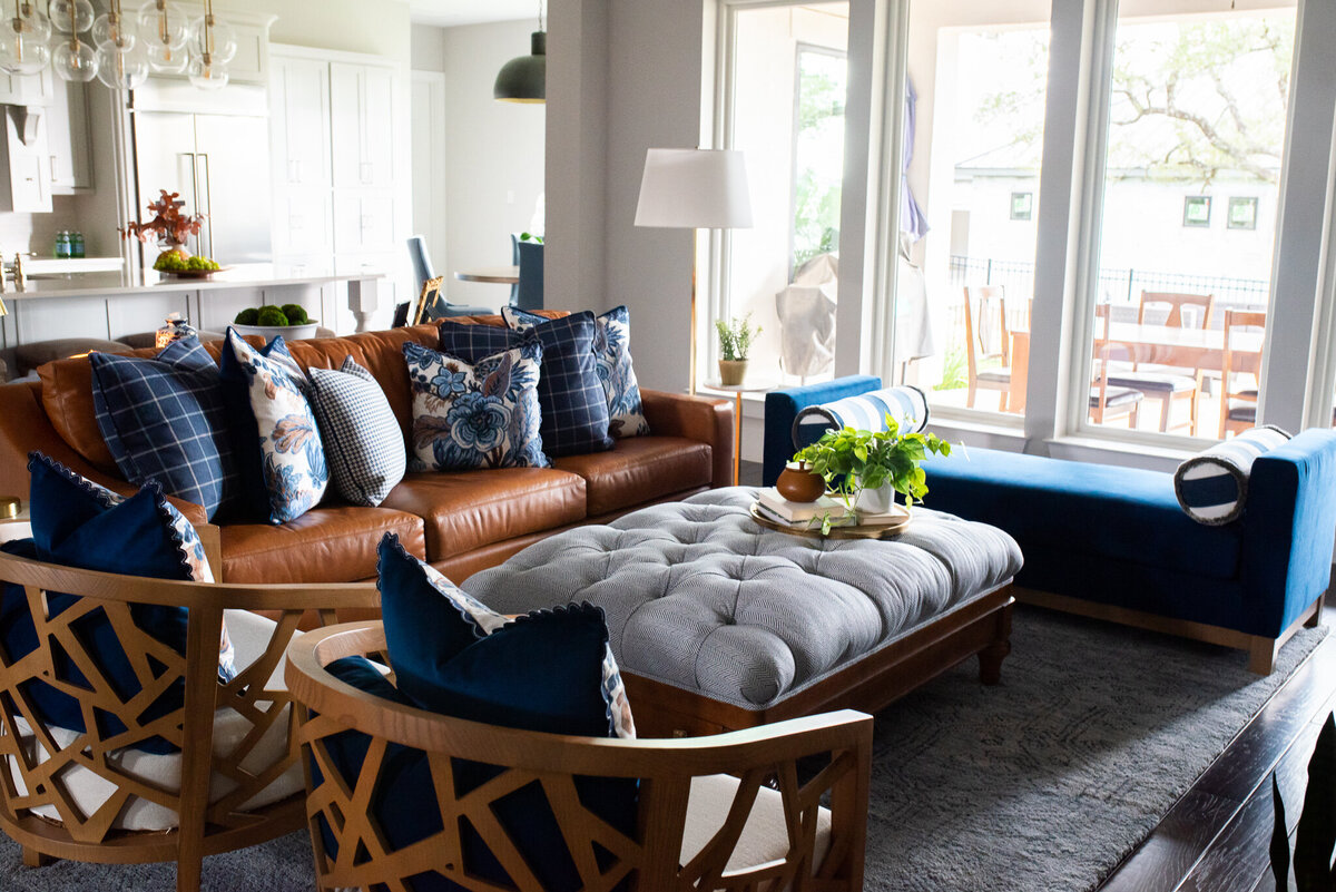 dusti j design blue and brown living room