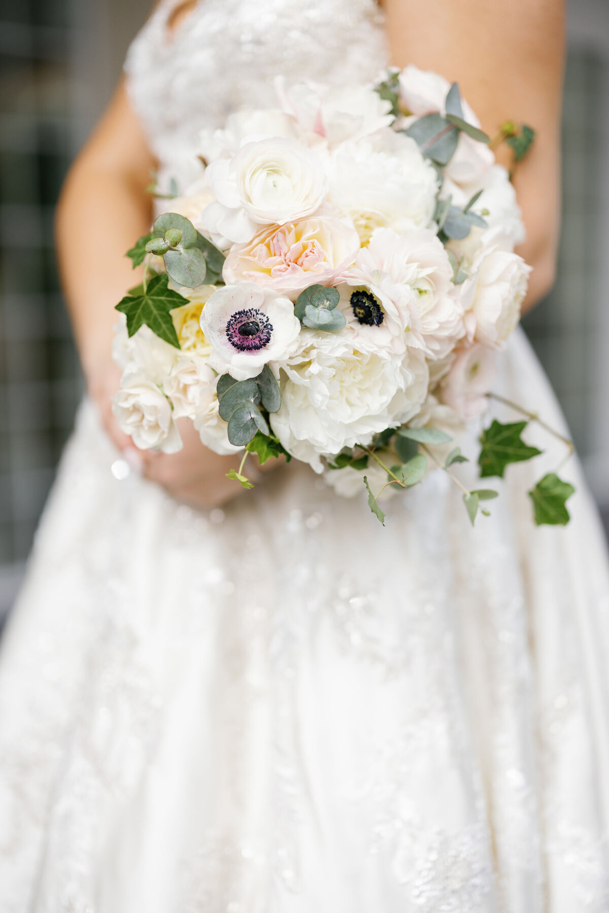 blush-and-cream-brides-bouquet-eucalyptus-enza-events
